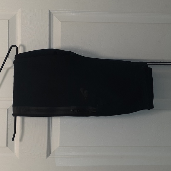 Nike Joggers Black (Like New) - Picture 7 of 16